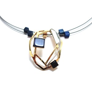 Shiny Yellow Gold Multiwire Necklace with Navy Catsite